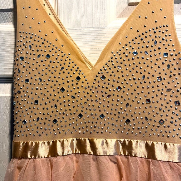 Beautiful pale pink embellished ball gown - Picture 4 of 7